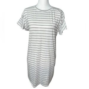 3 items for $15 | Forever 21 Ruffled Shoulder Dress🦎🌵